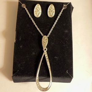 SAG teardrop necklace and earring set
